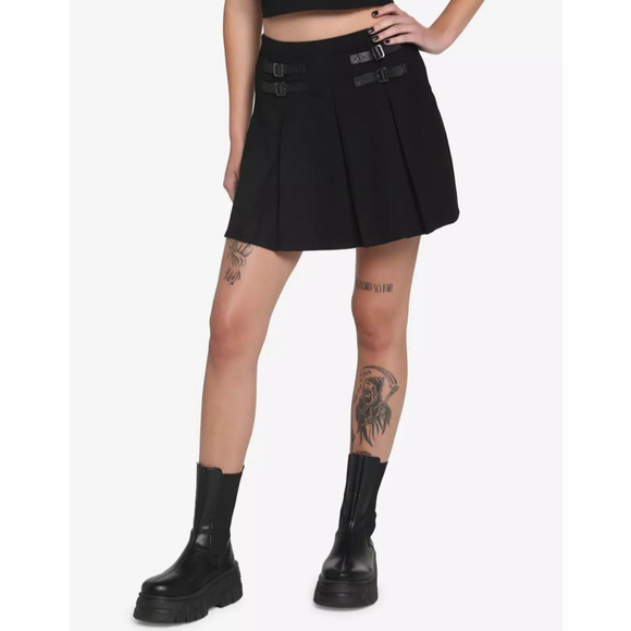 Hot Topic Pleated Mini Skirt Womens S Black Buckle Punk Grunge Emo Kilt Style - Picture 1 of 8